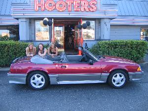 Mustang at Hooters2.JPG